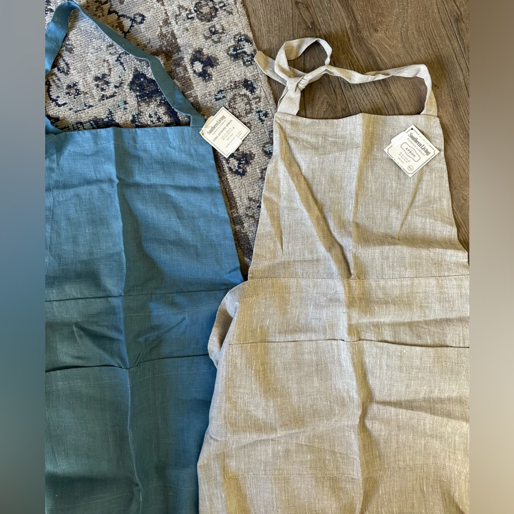 Southern Living 2 
Linen Full-Size Aprons with Adjustable Neck Strap